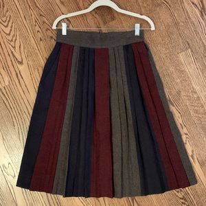 TRUE VINTAGE 1970s pleated wool skirt. Brown, burgundy, navy stripes w pockets S